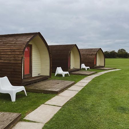 Rodway Hill Golf & Eco Pod Hotel Gloucester Exterior foto