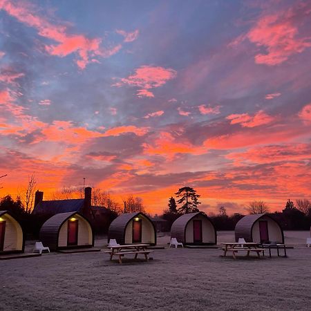 Rodway Hill Golf & Eco Pod Hotel Gloucester Exterior foto