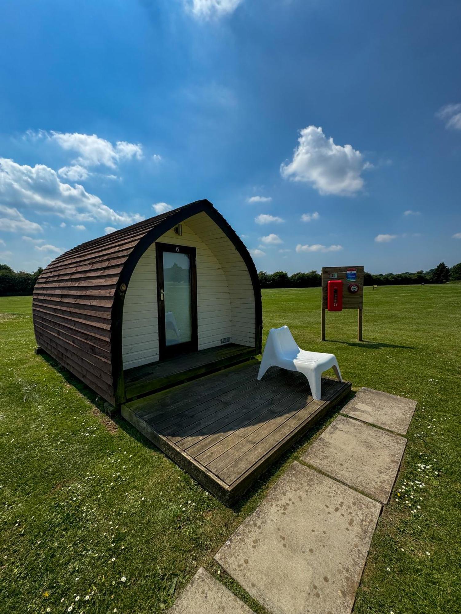 Rodway Hill Golf & Eco Pod Hotel Gloucester Exterior foto